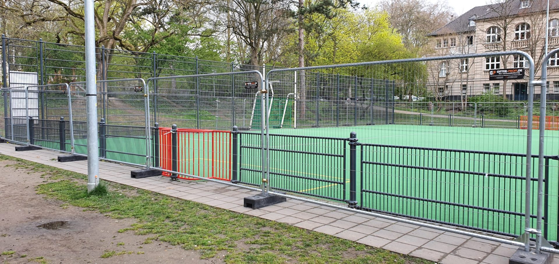 Mieten Brühl Bauzaun Bolzplatz Absperrung