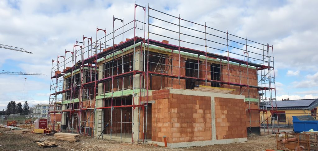 Gerüste: Eine unverzichtbare Unterstützung für Bauvorhaben 7 Rohbau mit Gerüst