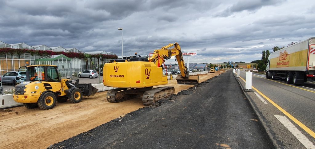 Straßenbaustelle Sanierung der Teerdecke Straßenbaustelle Sanierung der Teerdecke