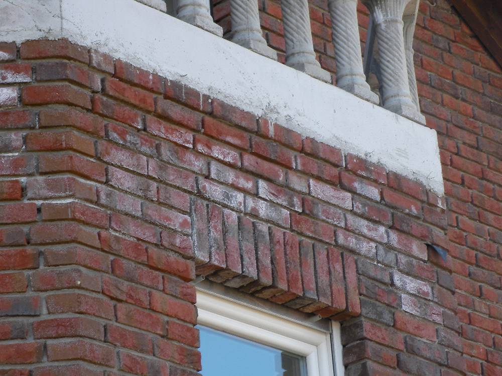 Klinker Ausblühungen der Ziegelfassade Klinker Ausblühungen der Ziegelfassade