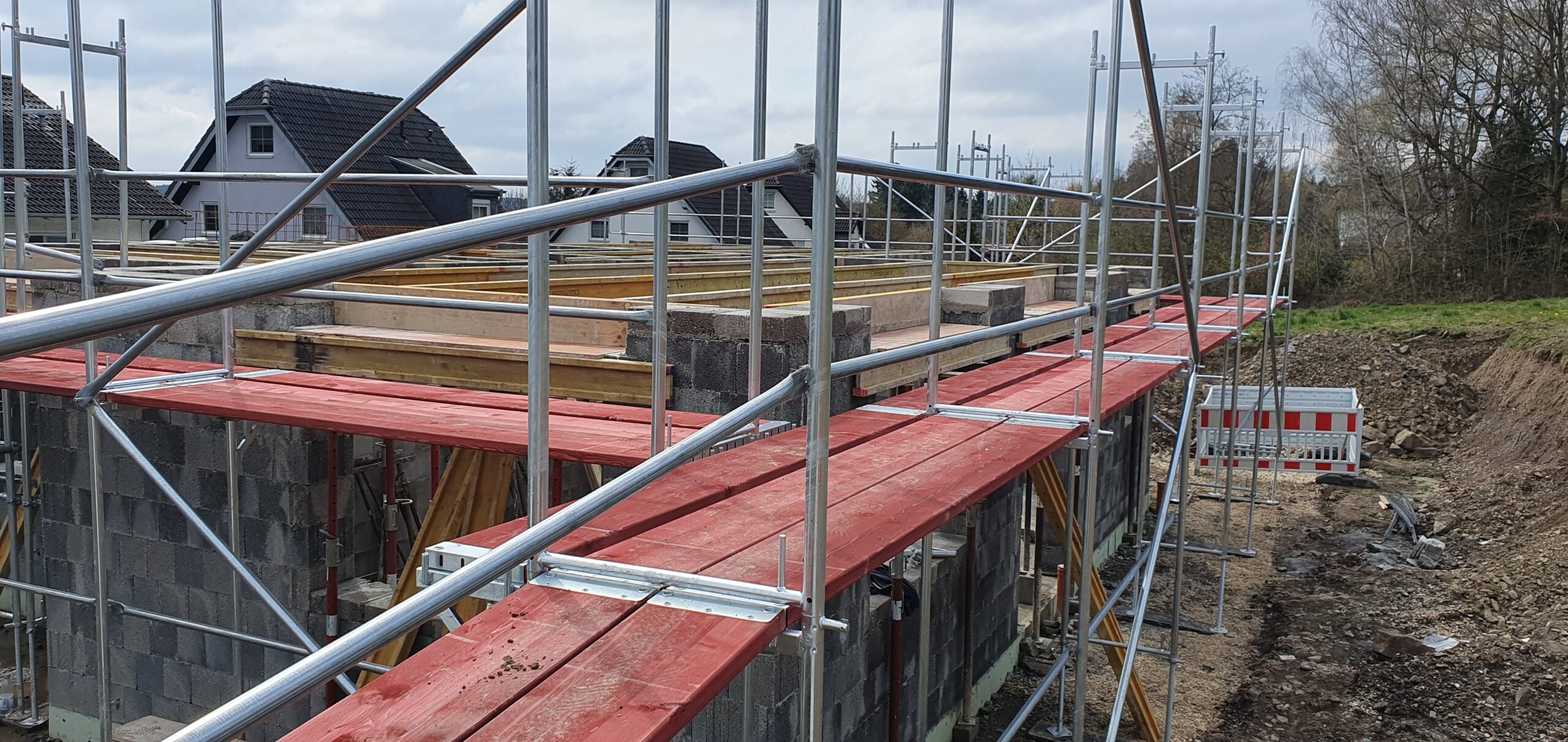 Gutes Arbeitsgerüst aus Polen, kombinierbar mit Plettac-Assco Gerüste