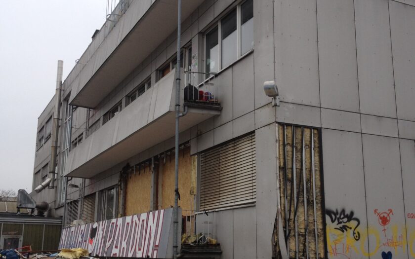 Abbruch Haus Köln mit Asbest