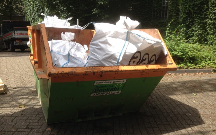 Asbest Container Befüllung