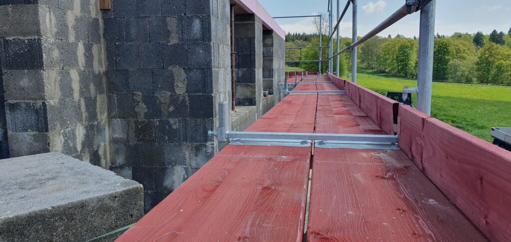 Bau Bilder/Fotos. 9 Der Beruf des Geruestbauer kann ein Traumberuf sein Auf dieser Seite entdecken Sie Bilder und Fotos, die ich im Zusammenhang mit dem umfangreichen Thema Bauen und Handwerk erstellt habe. Tauchen Sie ein in visuelle Eindrücke, die den Prozess des Bauens, handwerkliche Arbeiten und verwandte Themen einfangen.