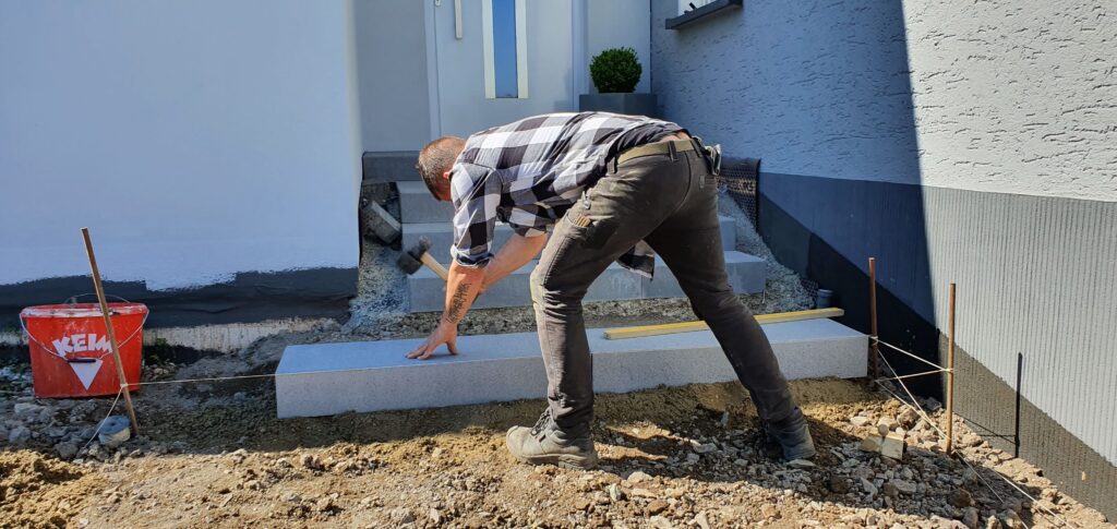 Facility Management im Baubereich: Bedeutung, Anwendung und Vorteile 11 Verlegen, setzen einer Haustreppe Außenbereich