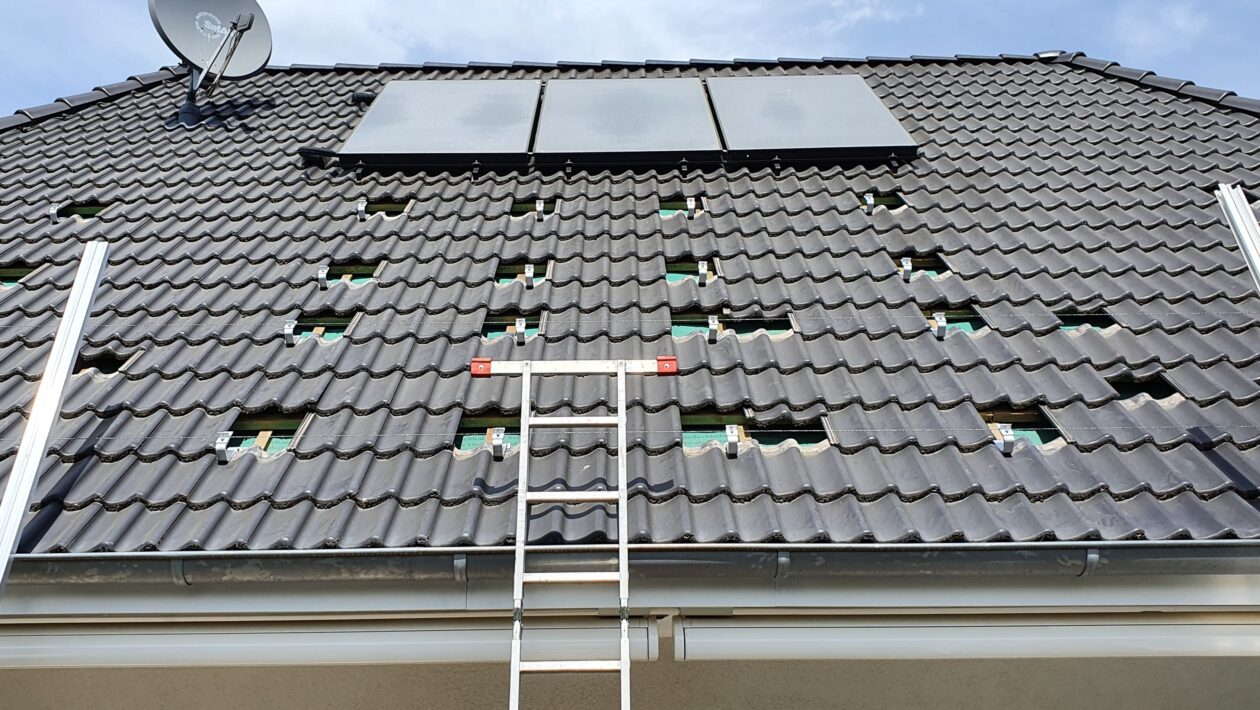 Dachziegel entfernt für Montage Dachanker