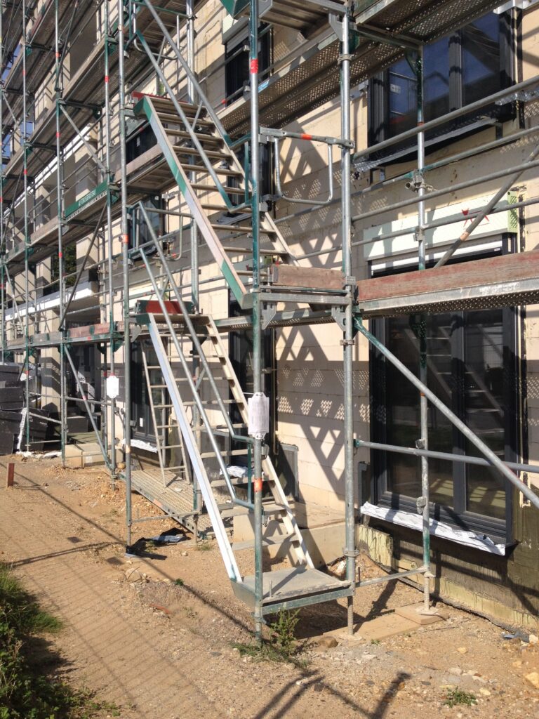 Gerüsttreppe zum einfachen und sicheren Aufgang zum Gerüst Gerüsttreppe zum einfachen und sicheren Aufgang zum Gerüst