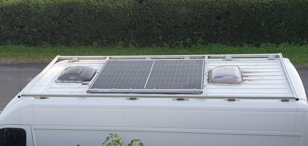 420 Watt PV-Modul aus umgebautem Kastenwagen zum Camper 420 Watt PV-Modul aus umgebautem Kastenwagen zum Camper