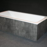 Freistehende Badewanne in Grau