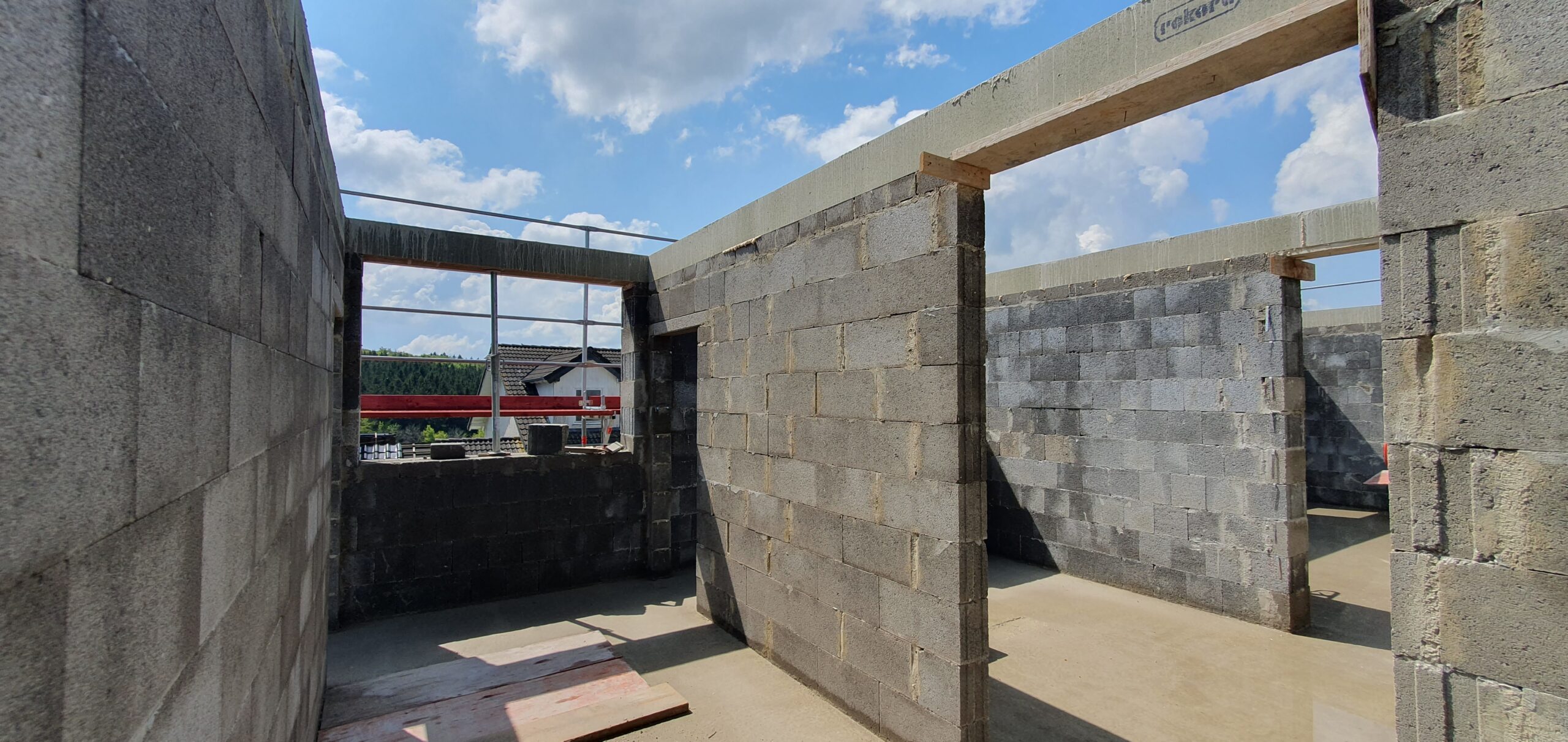 Obersgeschoss Neubau mit Bims Mauerwerk