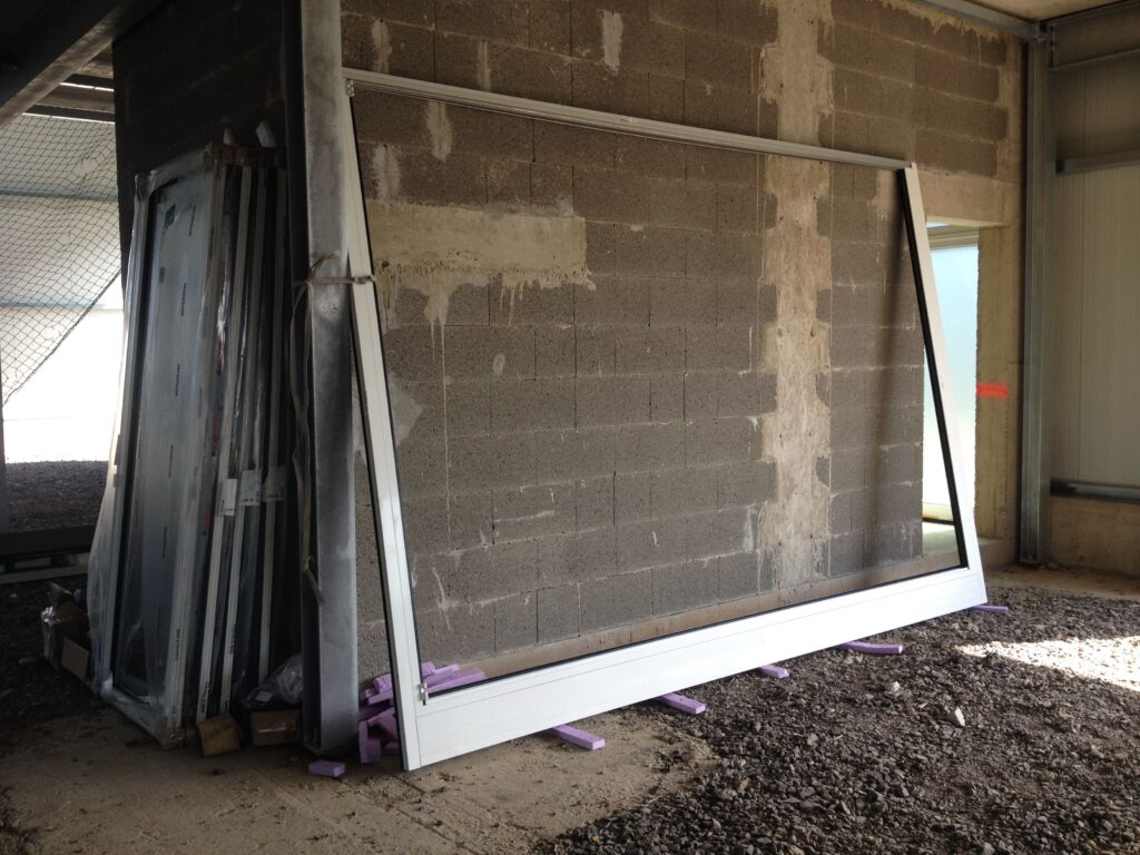 Fensterrahmen ohne Glas Front Halle