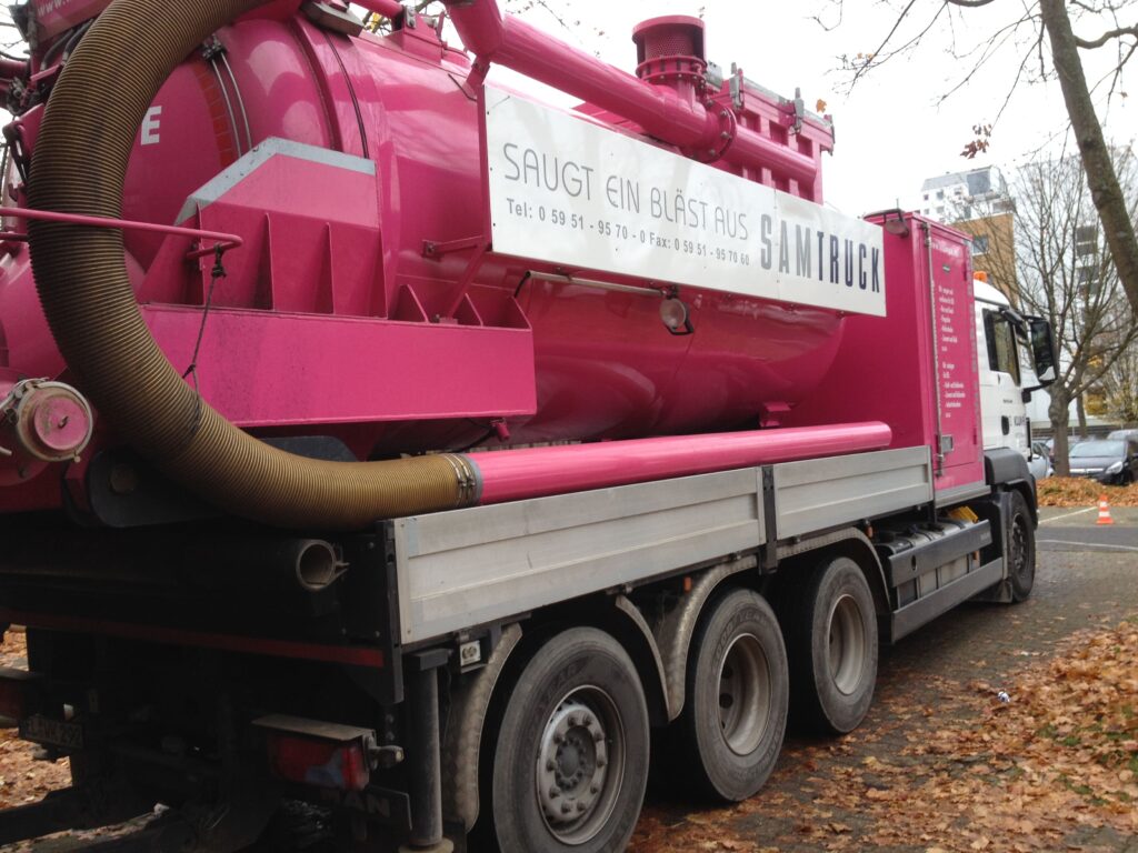 Saugwagen LKW Entkiesen Verfüllen Absaugen